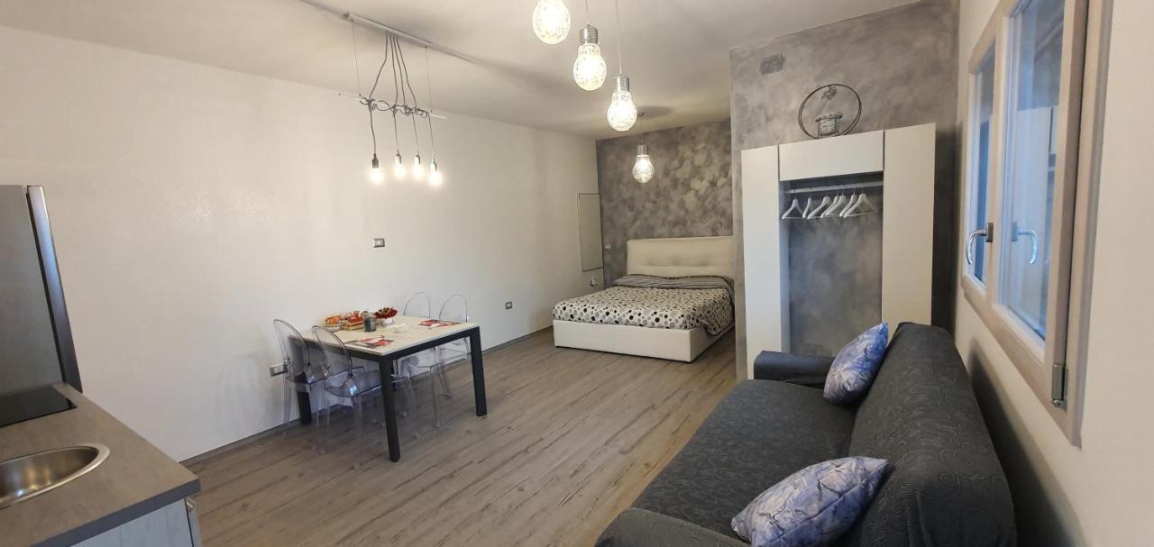 La Casetta Tra Sassi E Ulivi B&B มาเตรา ภายนอก รูปภาพ